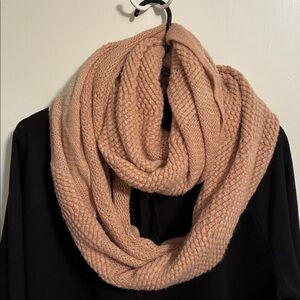 Lot of 2 Chunky Infinity Scarves. Navy Blue and Light Pink